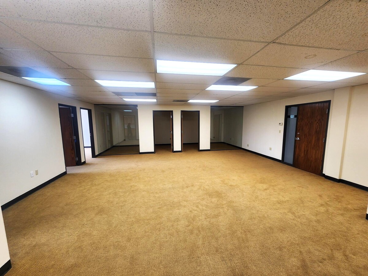 11150 N Huron St, Northglenn, CO 80234 - Lot 207 - - Photo intérieure - Image 1 of 6