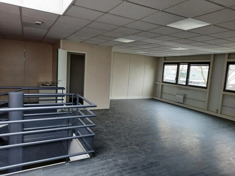 Local d’activités dans Bondoufle à louer - Photo de l’immeuble – Image 2 sur 4