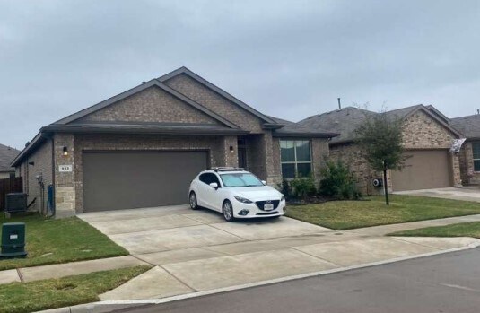 913 Stamford Way, Justin, TX à vendre - Photo de l’immeuble – Image 1 sur 1