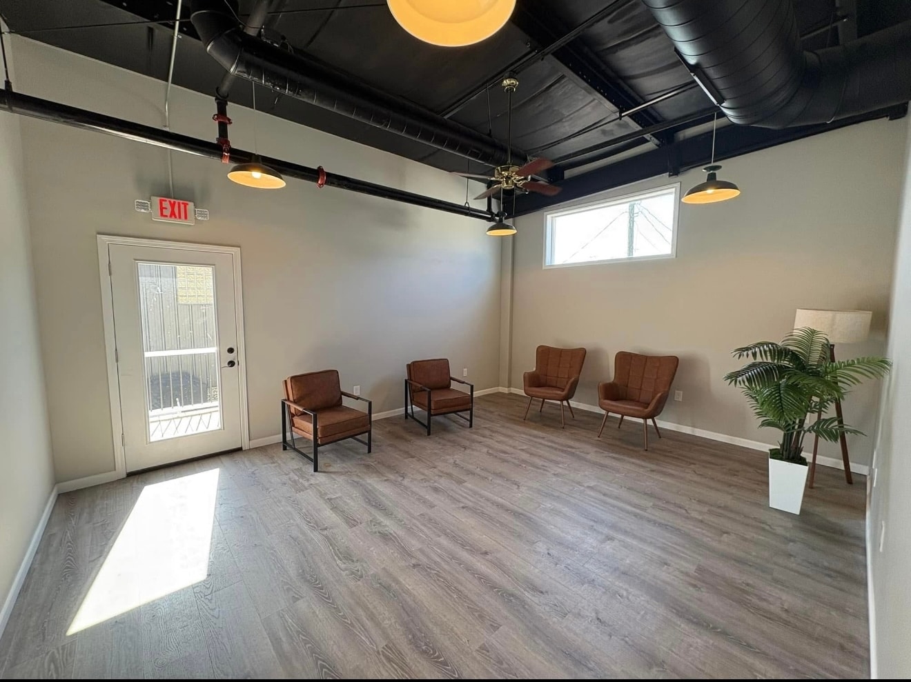 300 W Jennings St, Newburgh, IN à louer Photo de l’immeuble– Image 1 sur 3