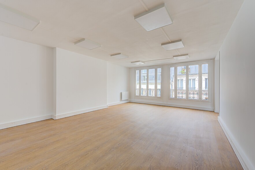 146 Rue Saint-Denis, Paris à louer - Photo de l’immeuble – Image 3 sur 11