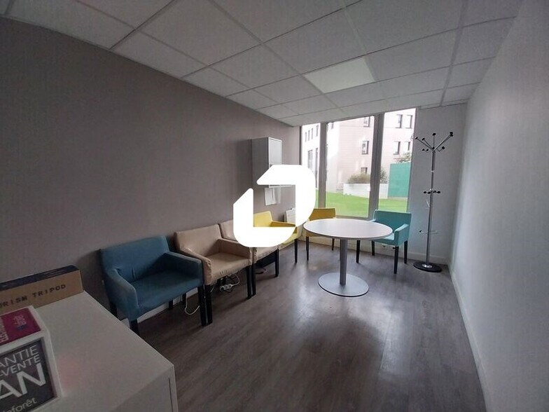 Bureau dans Montigny-le-Bretonneux à louer - Photo intérieure – Image 2 sur 7