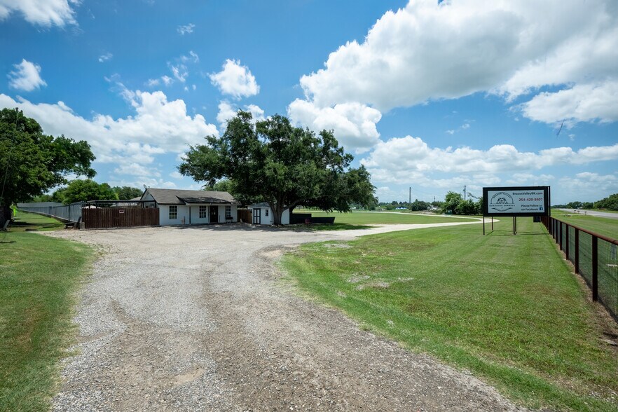 5327 Old Lorena Rd, Lorena, TX à vendre - Photo de l’immeuble – Image 2 sur 28