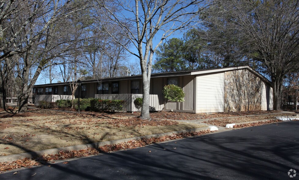 7393 Tara Rd, Jonesboro, GA à vendre - Photo principale – Image 1 sur 7