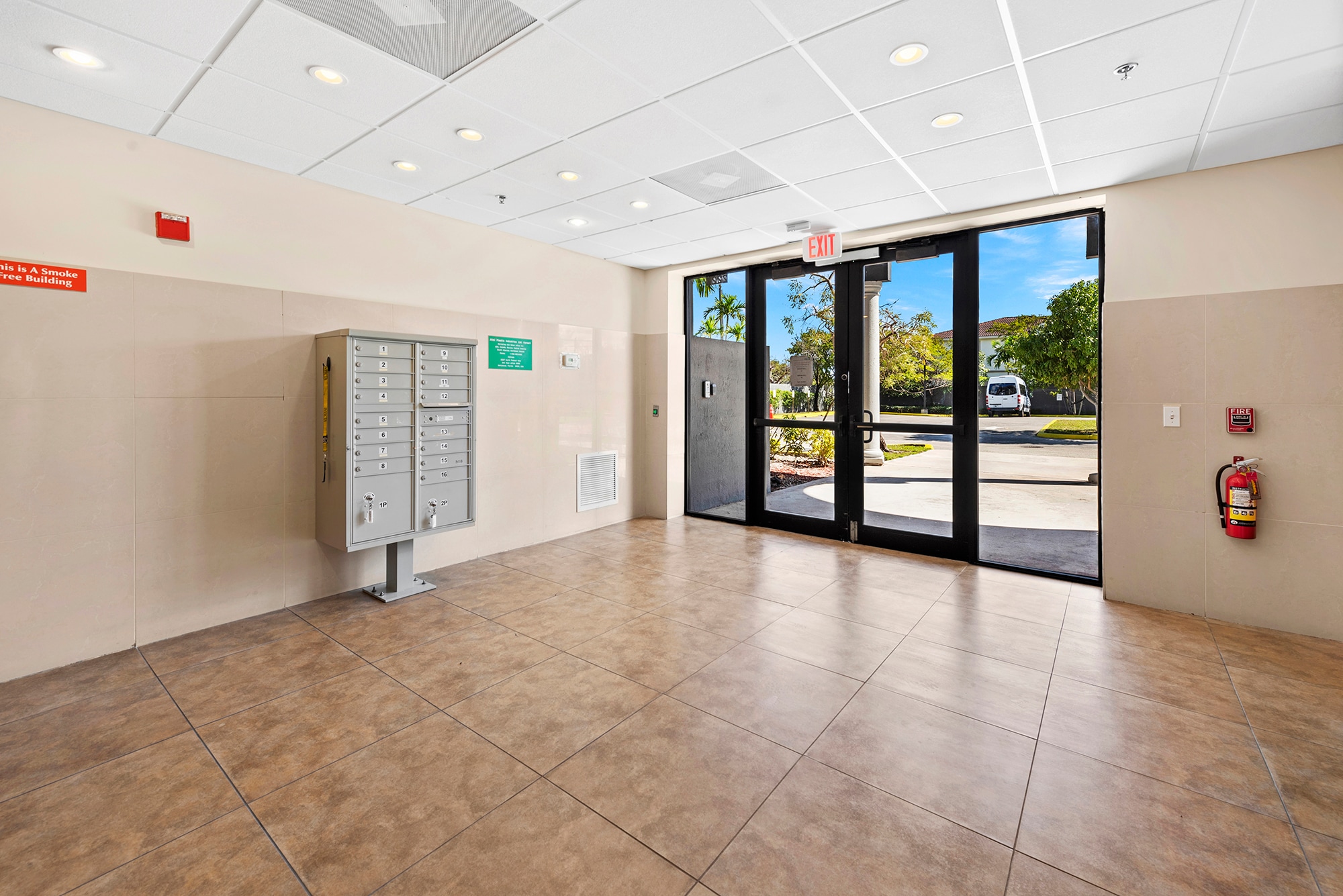 2227 N Federal Hwy, Hollywood, FL à louer Photo intérieure– Image 1 sur 9