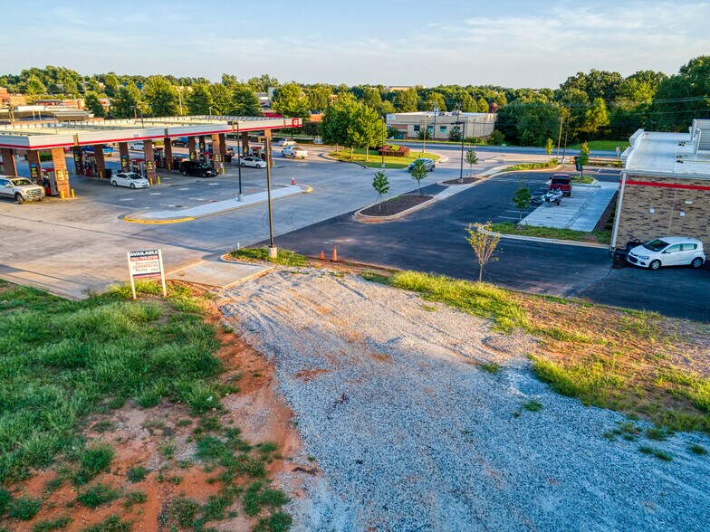 690 River Highway Unit #3, Mooresville, NC à vendre - Photo de l’immeuble – Image 3 sur 27
