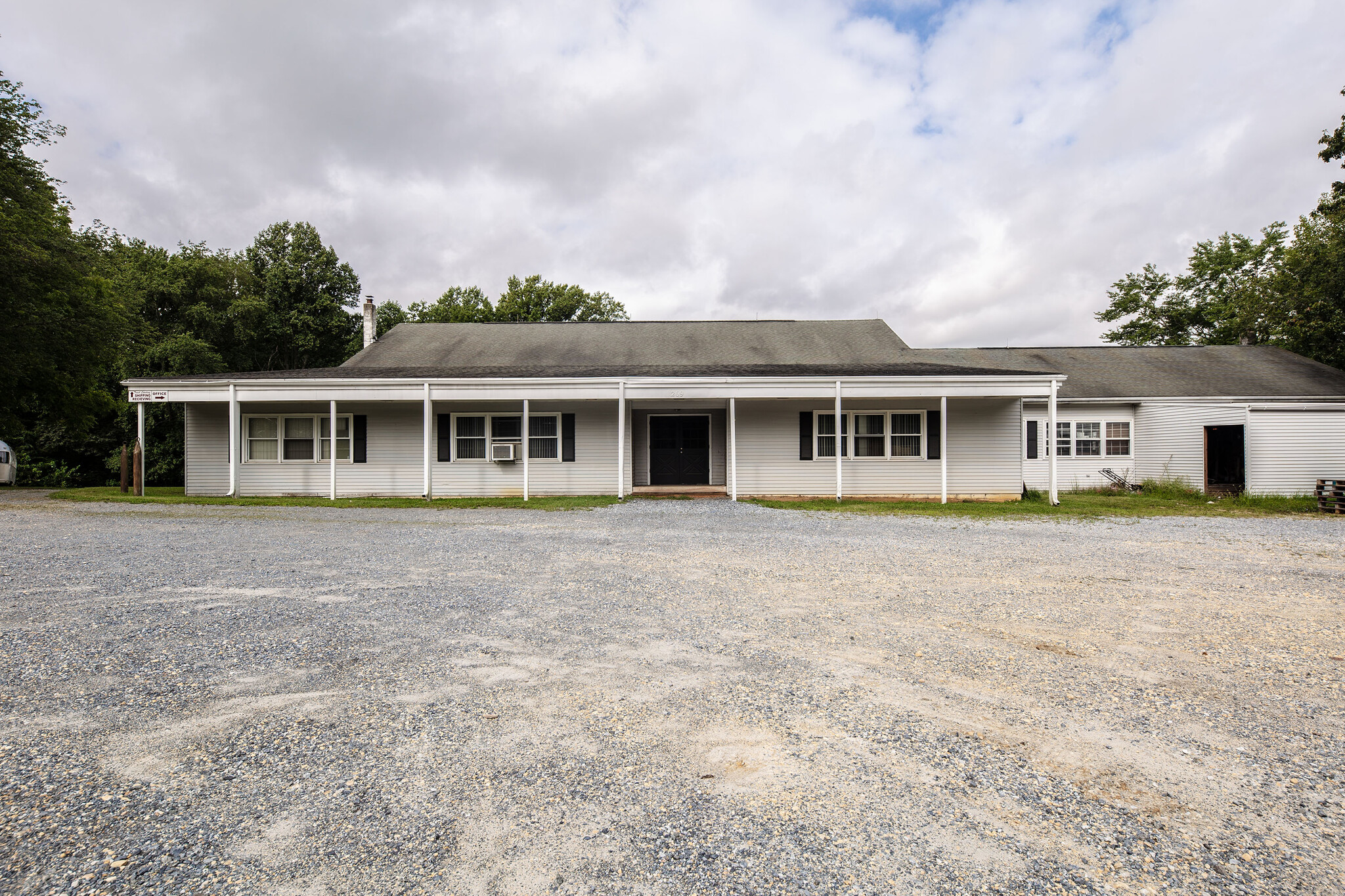 265 Harrisonville Lake Rd, Pilesgrove, NJ à louer Photo principale– Image 1 sur 23