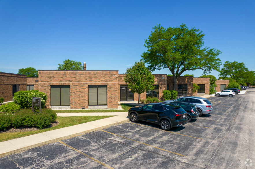 600-650 Academy Dr, Northbrook, IL à louer - Photo de l’immeuble – Image 1 sur 10