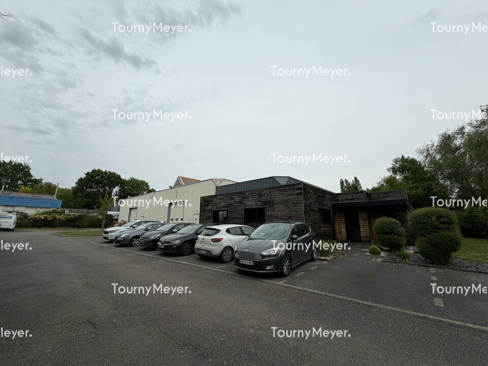 Local d’activités dans Vezin-le-Coquet à louer Photo de l’immeuble– Image 1 sur 8