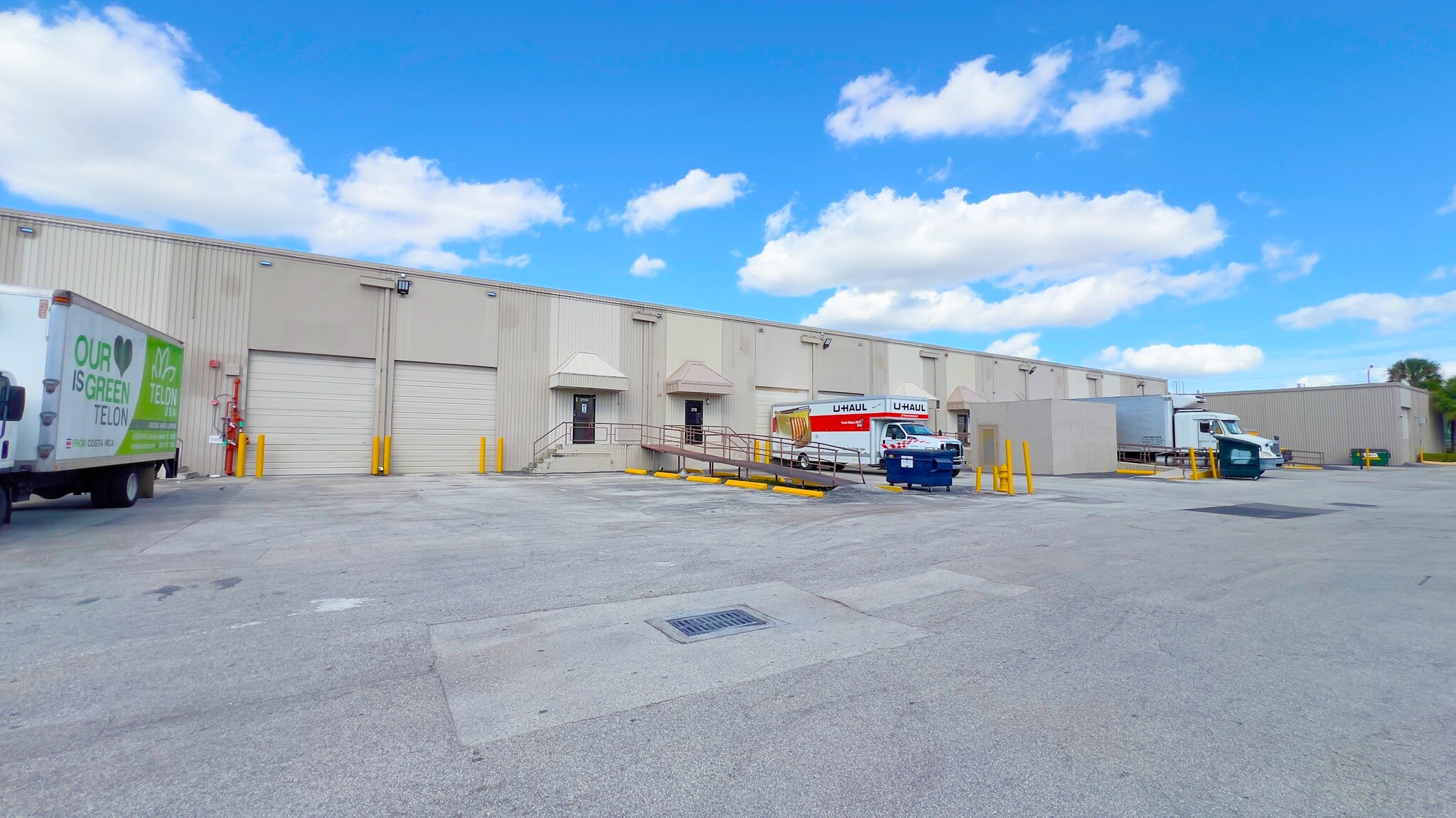 2850-2930 NW 72nd Ave, Miami, FL à louer Photo de l’immeuble– Image 1 sur 5