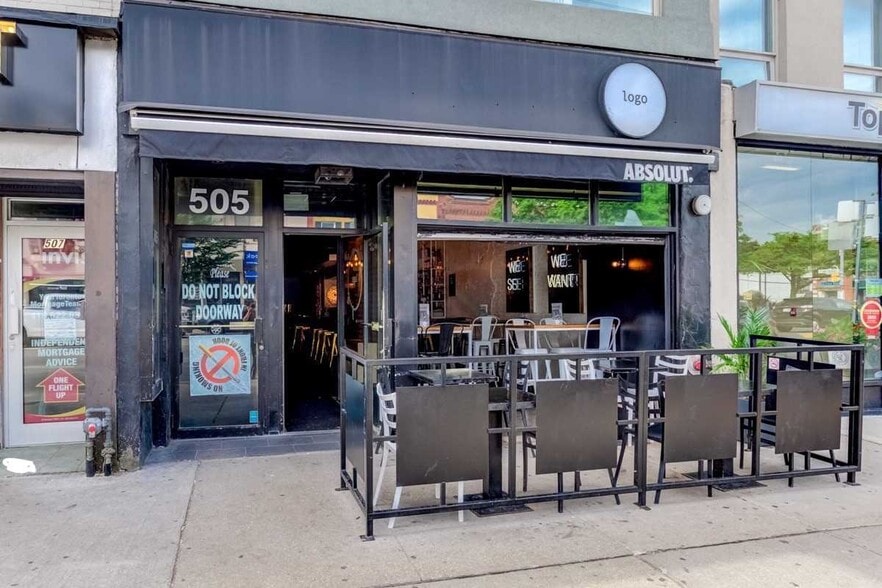 505 Danforth Ave, Toronto, ON à louer - Photo de l’immeuble – Image 2 sur 12