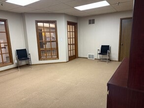 W62N244 Washington Ave, Cedarburg, WI à louer Photo intérieure– Image 1 sur 3