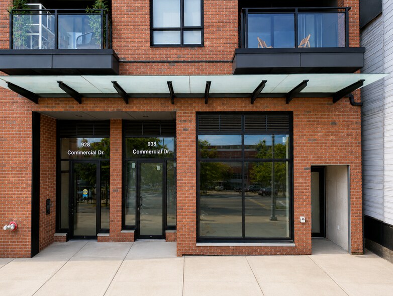 928 Commercial Dr, Vancouver, BC à louer - Photo de l’immeuble – Image 3 sur 3