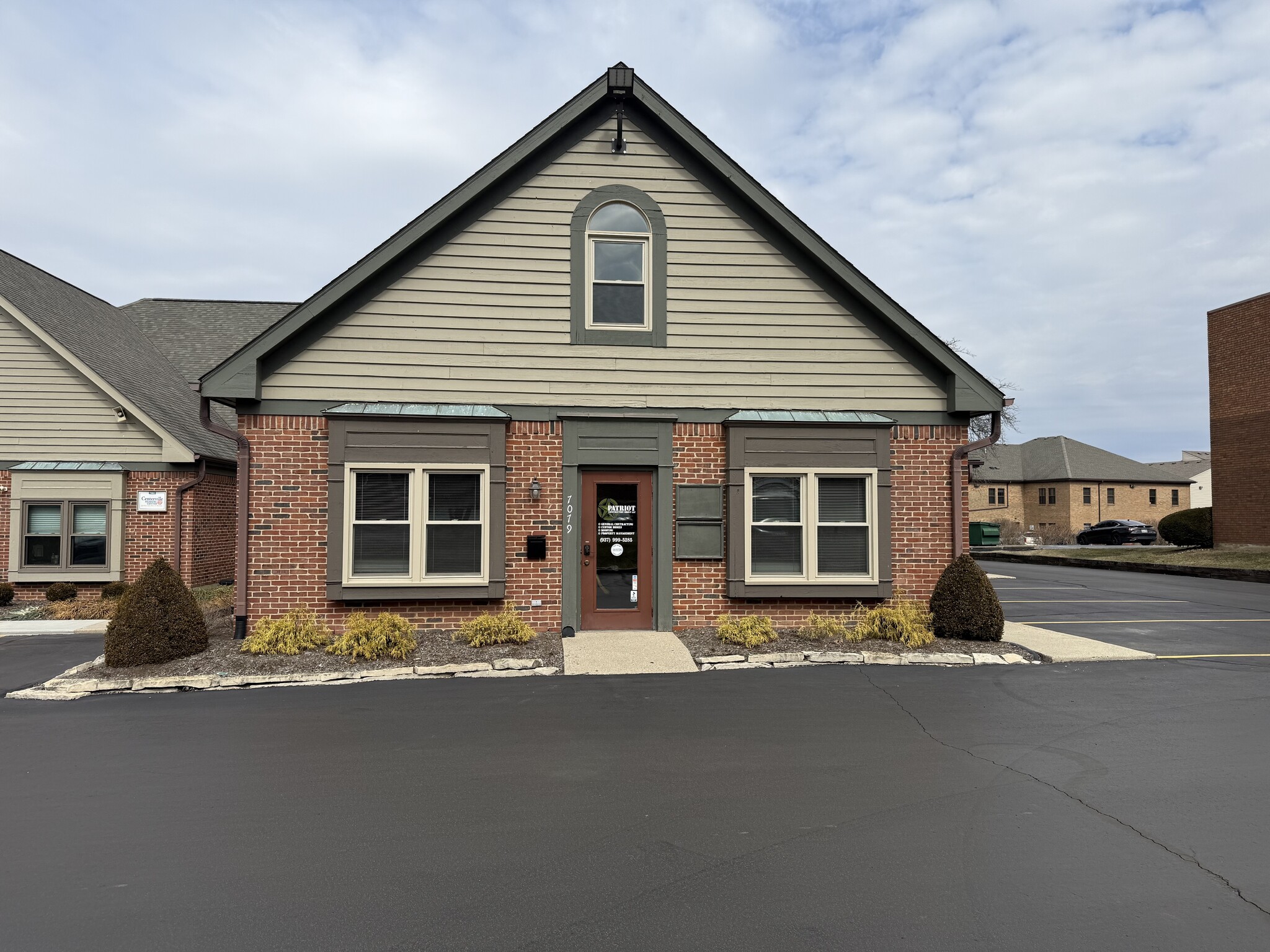 7077-7089 Corporate Way, Washington Township, OH à louer Photo de l’immeuble– Image 1 sur 24