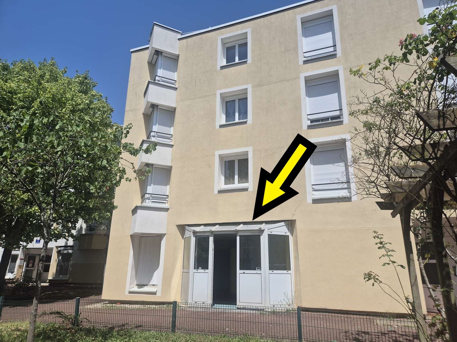 1 Place Nicolas Poussin, Montigny-le-Bretonneux à louer Photo intérieure– Image 1 sur 1