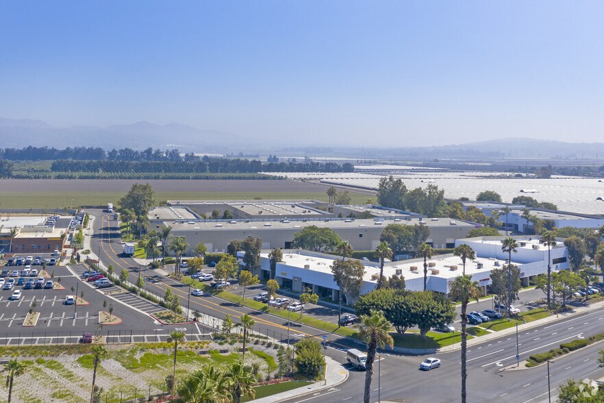 3000 Paseo Mercado, Oxnard, CA à louer - Photo de l’immeuble – Image 3 sur 5
