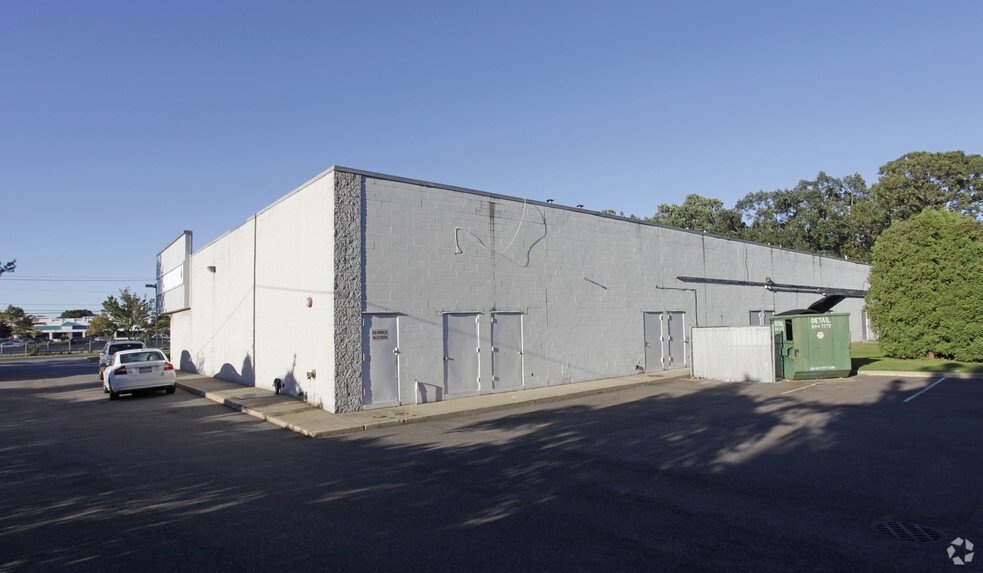 152-188 Sunrise Hwy, West Islip, NY à vendre - Photo de l’immeuble – Image 3 sur 10