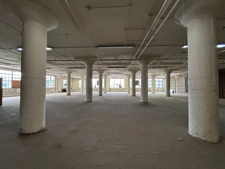 401-435 N Western Ave, Chicago, IL à louer - Photo de l’immeuble – Image 1 sur 17