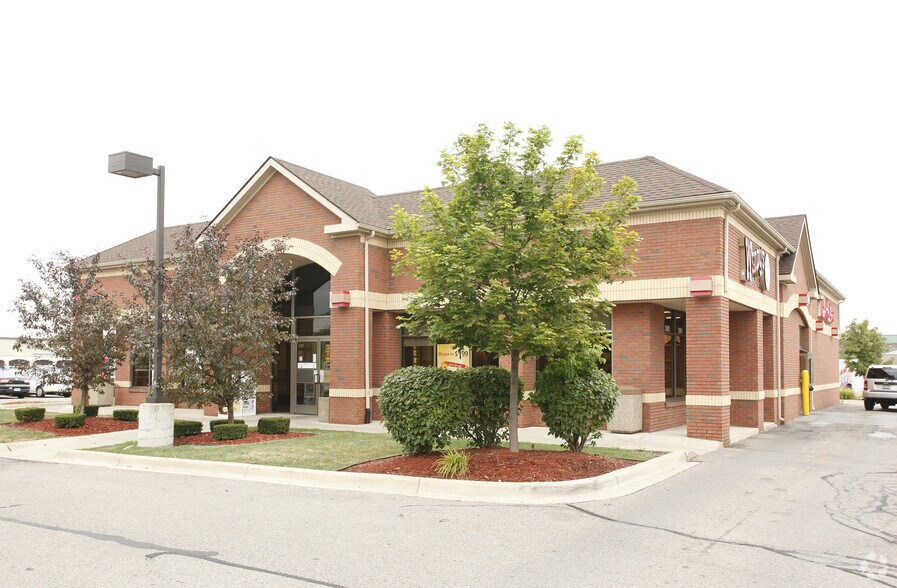 45135-45145 Ford Rd, Canton Township, MI à louer - Photo principale – Image 1 sur 2