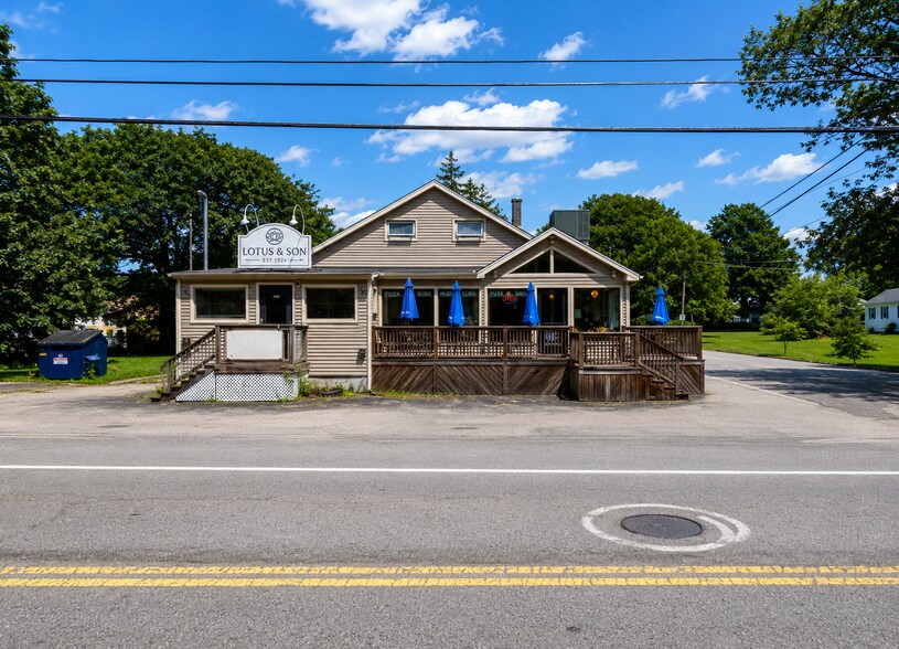 379-381 Sconticut Neck Rd, Fairhaven, MA à vendre - Photo de l’immeuble – Image 1 sur 15