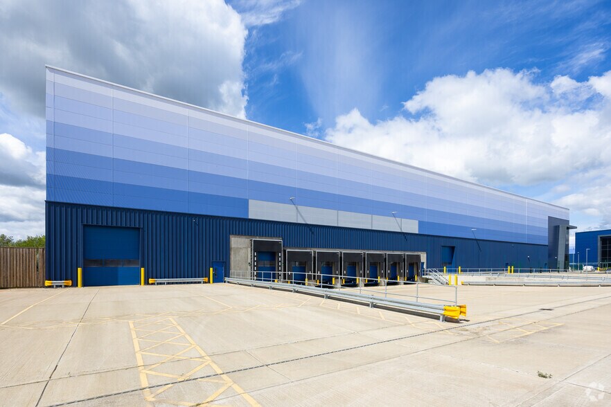 Napier Way, Crawley à louer - Photo de l’immeuble – Image 2 sur 37