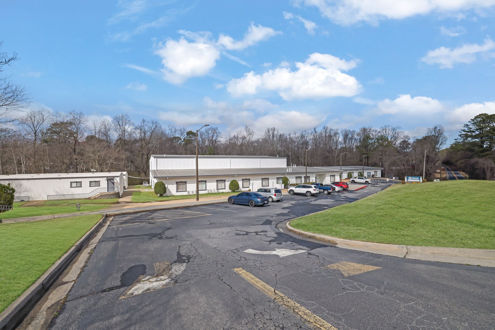 1370 Lockhart Dr, Kennesaw, GA à louer Photo de l’immeuble– Image 1 sur 15