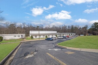 1370 Lockhart Dr, Kennesaw, GA à louer Photo de l’immeuble– Image 1 sur 15