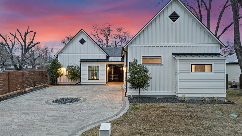 106 E College St, Fredericksburg, TX à vendre - Photo de l’immeuble – Image 2 sur 28