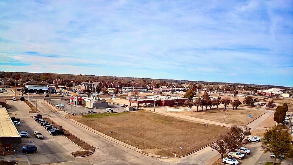 100 N Financial Ter, Mustang, OK à vendre - Photo de l’immeuble – Image 2 sur 5