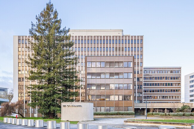 Plus de détails pour 3 Avenue Du Centre, Guyancourt - Bureau à louer