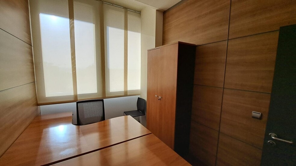 Bureau dans València à vendre - Photo de l’immeuble – Image 2 sur 19