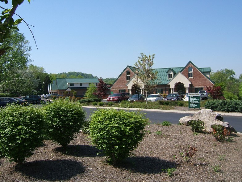 139 Fox Rd, Knoxville, TN à louer - Photo de l’immeuble – Image 2 sur 8