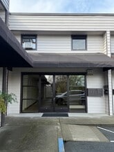 2261 Morello Ave, Pleasant Hill, CA à louer Photo de l’immeuble– Image 1 sur 4