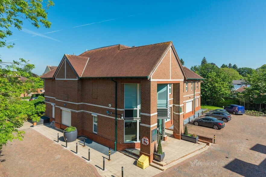 43-47 London St, Chertsey à louer - Photo de l’immeuble – Image 2 sur 3