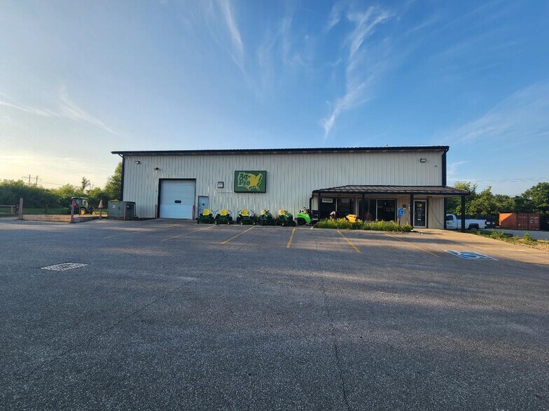 11204 Royalton Rd, North Royalton, OH à louer - Photo de l’immeuble – Image 1 sur 20