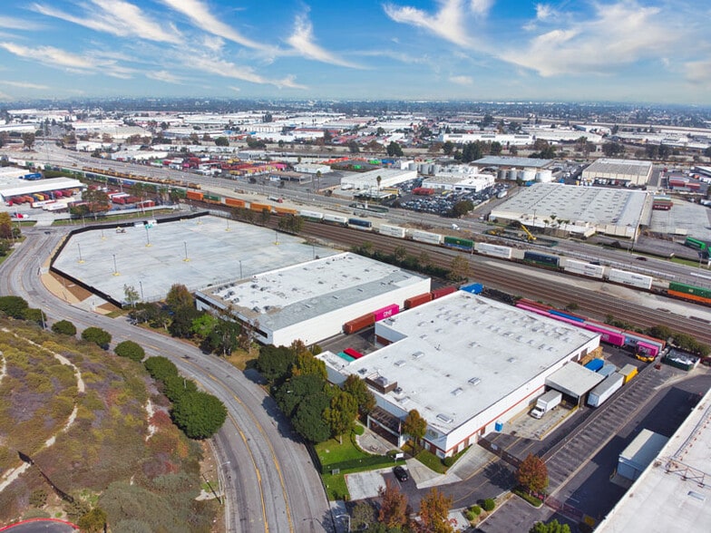 19560 S Rancho Way, Rancho Dominguez, CA à louer - Photo de l’immeuble – Image 2 sur 18