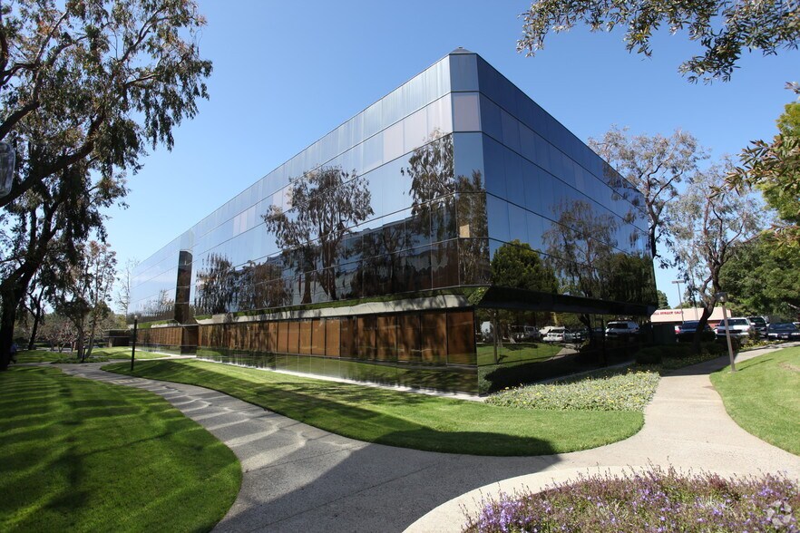 1000 S Hill Rd, Ventura, CA à louer - Photo de l’immeuble – Image 3 sur 7