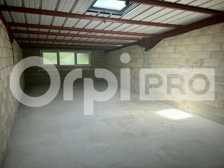 Local d'activités dans Saint-Chéron à vendre - Photo de l’immeuble – Image 2 sur 8