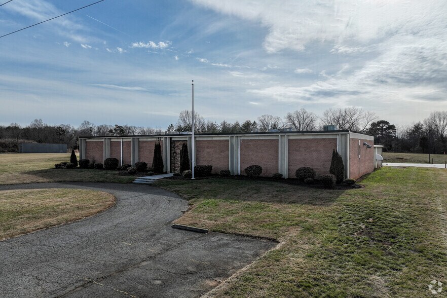 157 Industrial Dr, King, NC à louer - Photo principale – Image 1 sur 76