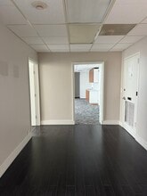 299 Alhambra Cir, Coral Gables, FL à louer Photo intérieure– Image 1 sur 5