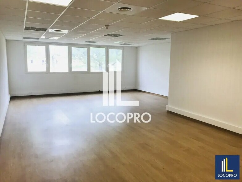 Bureau dans Mougins à louer - Photo de l’immeuble – Image 2 sur 7