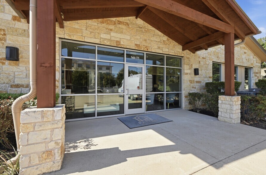 333 E Highway 290, Dripping Springs, TX à louer - Photo de l’immeuble – Image 3 sur 30
