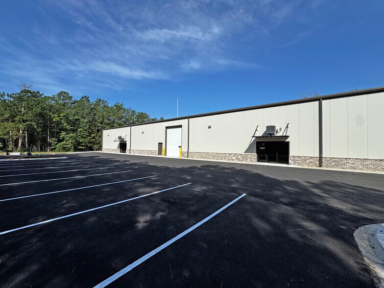 80 Shelby Ln, Richmond Hill, GA à louer - Photo de l’immeuble – Image 3 sur 13