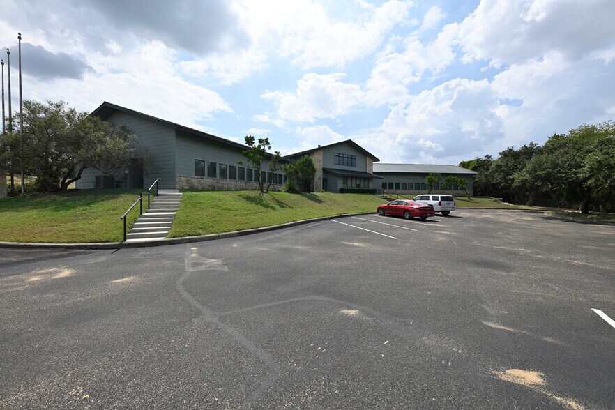 116 Kestrel Dr, Spring Branch, TX à vendre - Photo de l’immeuble – Image 3 sur 12