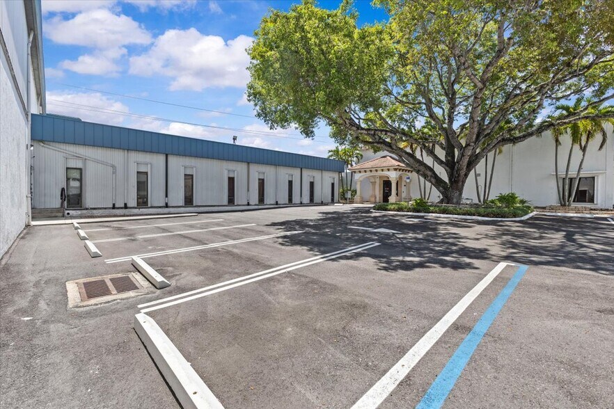 1500 NW High Ridge Rd, Boynton Beach, FL à vendre - Photo de l’immeuble – Image 2 sur 9