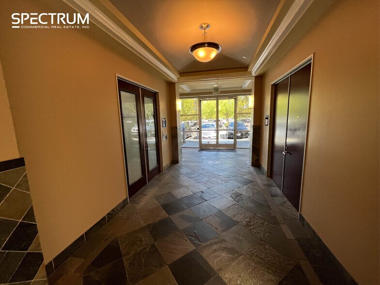 27451 tourney Rd, Valencia, CA à louer - Photo de l’immeuble – Image 2 sur 11