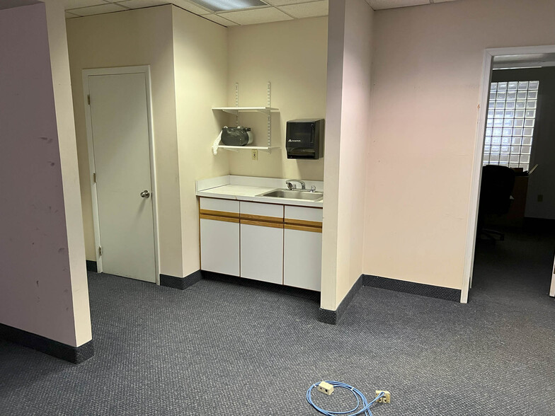 214 E Lexington St, Baltimore, MD à vendre - Photo de l’immeuble – Image 3 sur 10