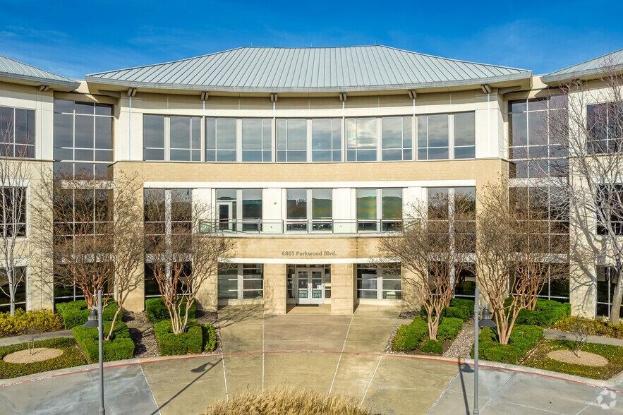 6801 Parkwood Blvd, Plano, TX à vendre - Photo de l’immeuble – Image 3 sur 4