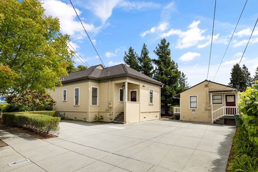 531 E Washington St, Petaluma, CA à vendre - Photo de l’immeuble – Image 2 sur 26