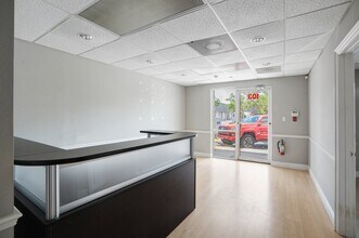 1882 Porter Lake Dr, Sarasota, FL à louer Photo de l’immeuble– Image 2 sur 7